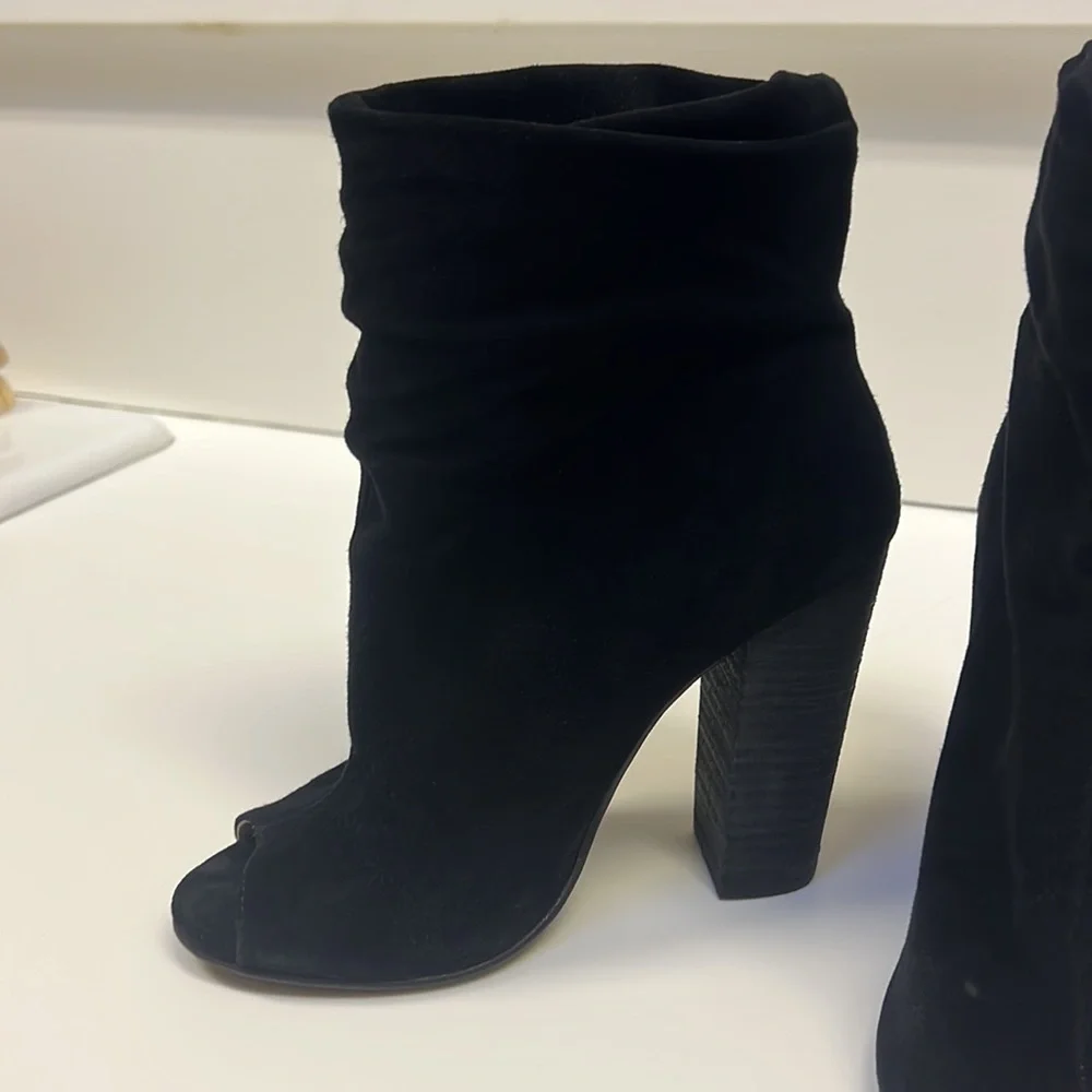 Kristin Cavallari Chinese Laundry Laurel Black Suede Peep Toe Booties. Size 6.5. - Picture 8 of 10